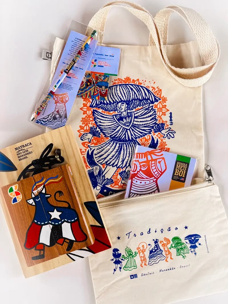 Kit Kambada com matraca pintada à mão, ecobag e necessaire da linha Tradição